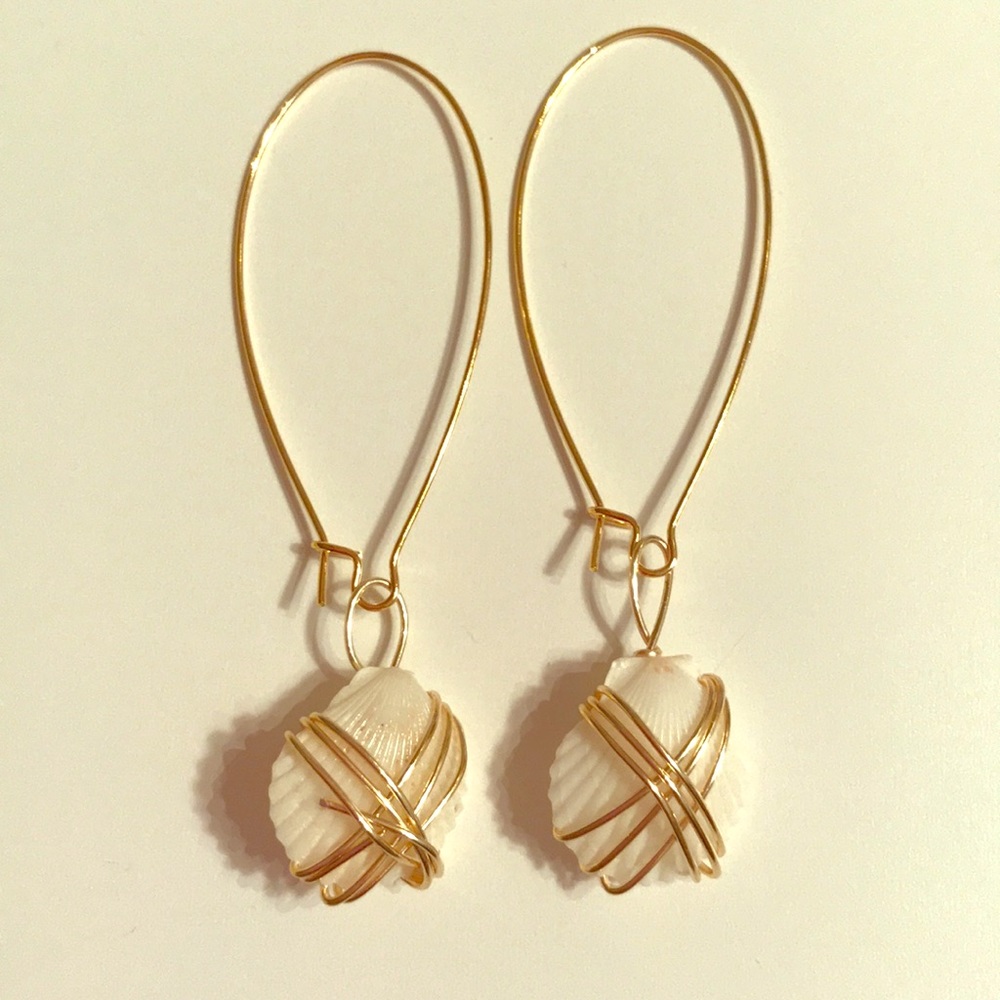 Shell 🐚 earrings.